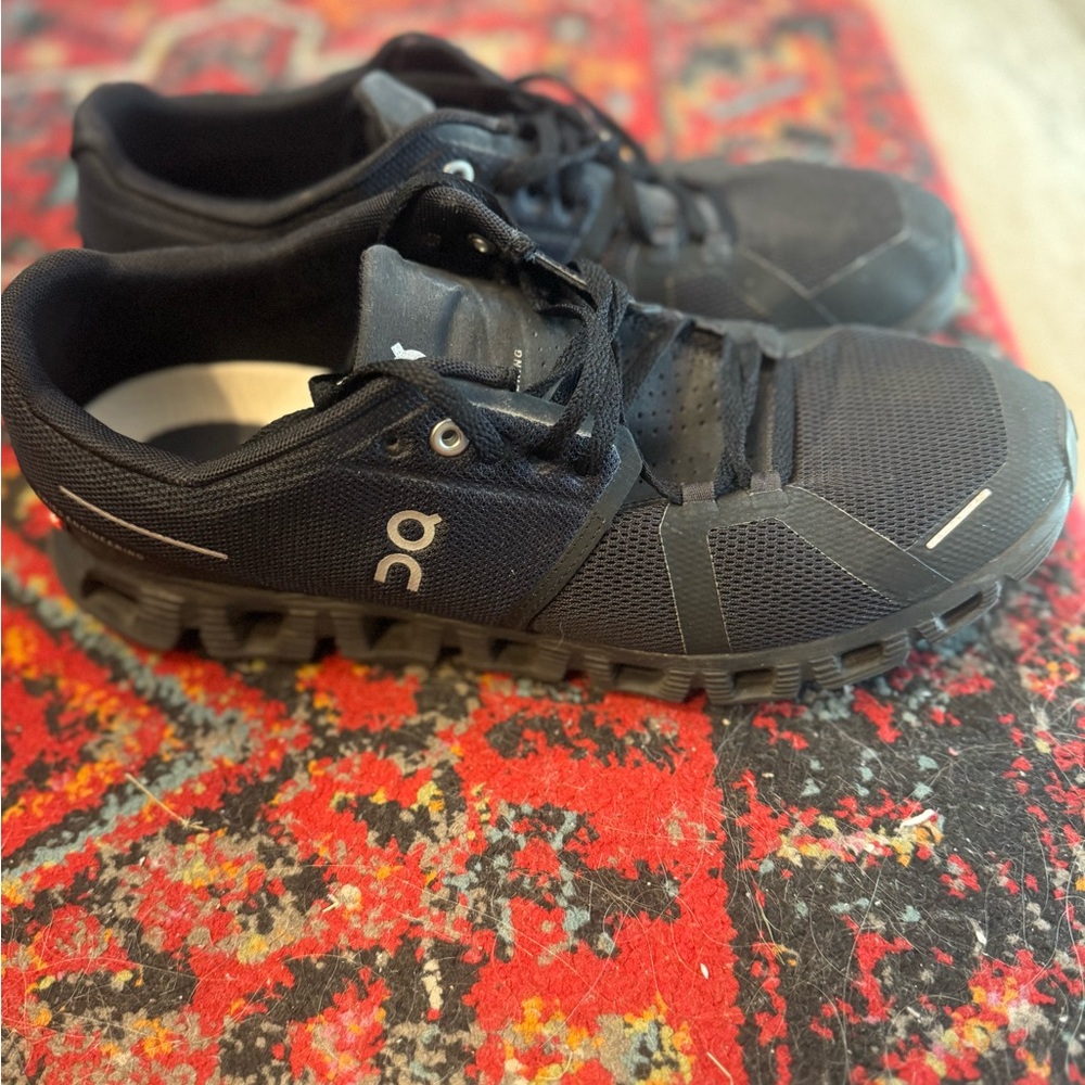 On Cloud Black Sneakers Men’s size 10